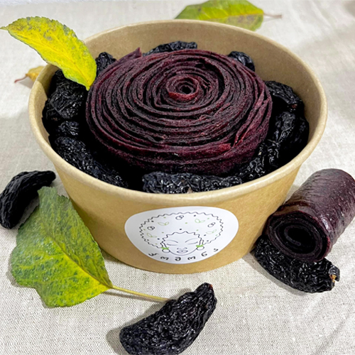 Dried black plum and fruit leather of plum